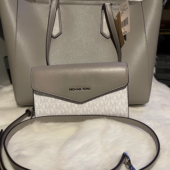 Brand New Michael Kors Leather Saffiano Handbag - Picture 10 of 11